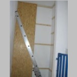 Tag1 Wand mit Brettern.JPG